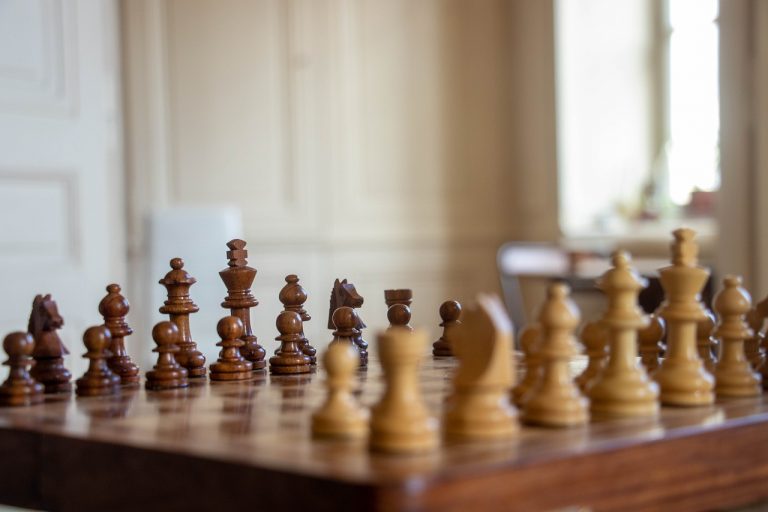 Mastering the Chess Endgame: 10 Principles With Game Examples